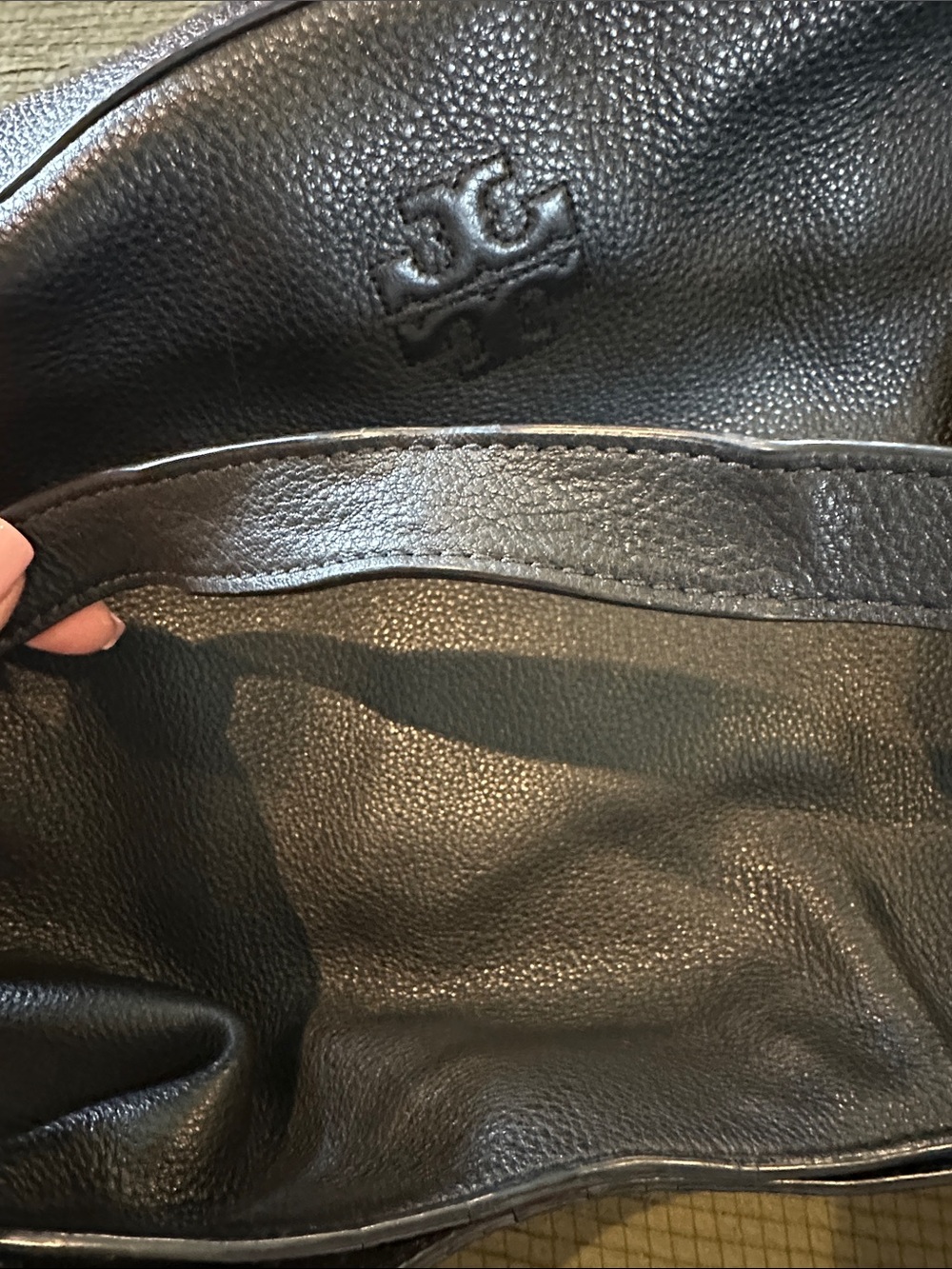 Authentic Tory Burch Black Pebbled Leather Shoulder Hobo with Tassel - Picture 5 of 10